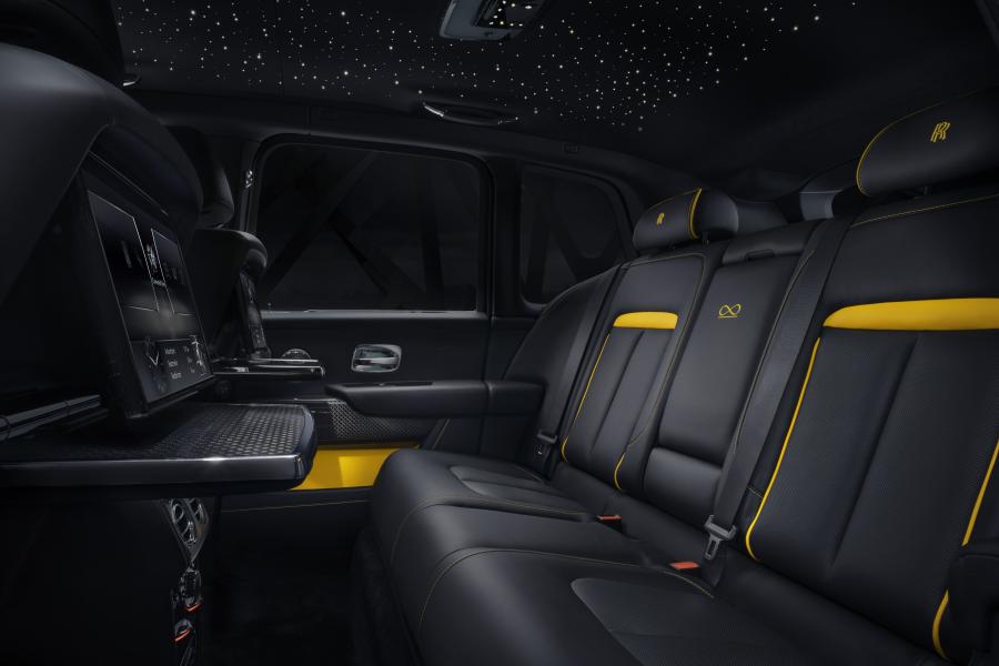 Интерьер Rolls-Royce Cullinan Black Badge 2019 года  (UK) (фото 5 из 20)
